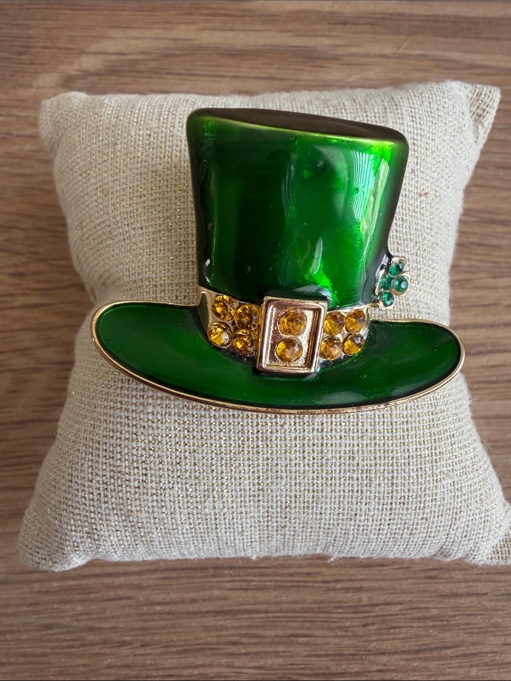 VINTAGE GREEN ENAMEL TOP HAT BROOCH Gold Buckle Shamrock Convertible Pendant Pin